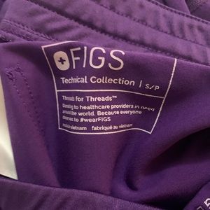Figs Digital Grape Small Petite Women’s Zamora Jogger Scrub Pants